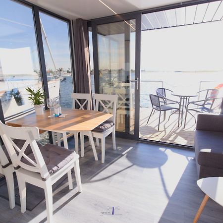 Hausboot Fjord Lacerta Mit Dachterrasse In Wendtorf Exteriér fotografie