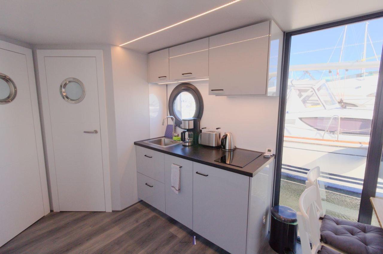 Hausboot Fjord Lacerta Mit Dachterrasse In Wendtorf Exteriér fotografie