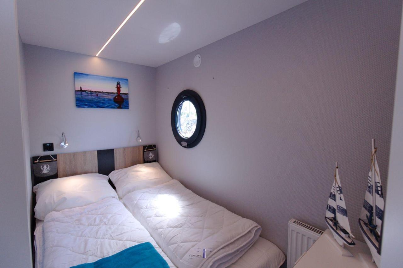 Hausboot Fjord Lacerta Mit Dachterrasse In Wendtorf Exteriér fotografie