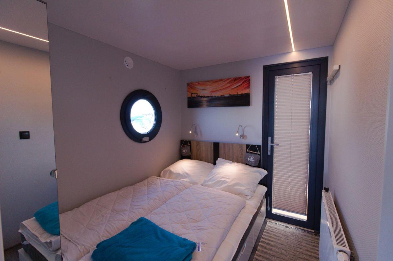 Hausboot Fjord Lacerta Mit Dachterrasse In Wendtorf Exteriér fotografie